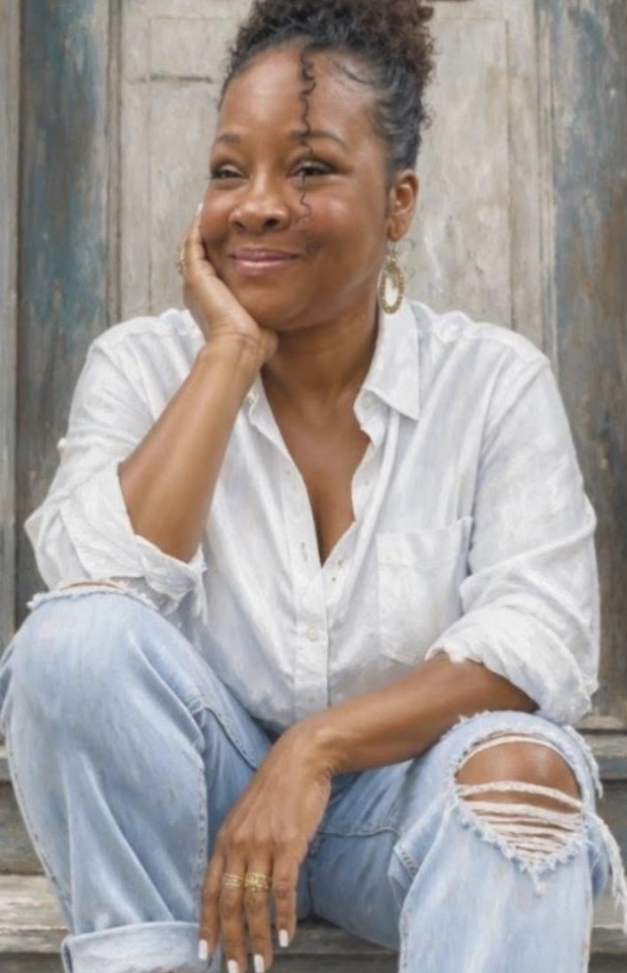 Kiisha Morris, Beyond the Plate diabetes coach, sitting on a doorstep